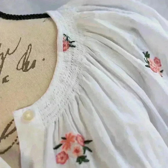 LOFT size XS white peasant blouse with embroirded flowers button down puff sleev - Picture 5 of 15